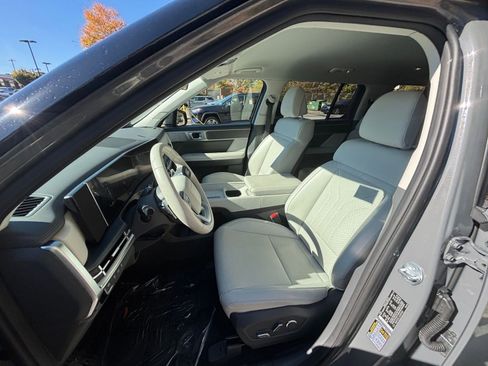 Used 2025 Hyundai Santa Fe SEL image 36