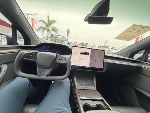 Used 2022 Tesla Model X image 8