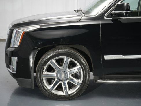 Used 2020 Cadillac Escalade Luxury image 4