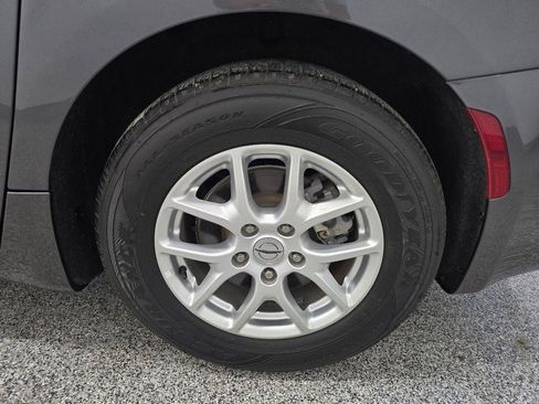 Used 2022 Chrysler Pacifica Touring-L FWD image 30