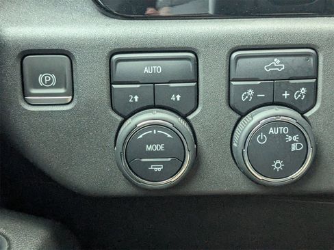 Used 2023 Chevrolet Silverado 1500 LT image 24