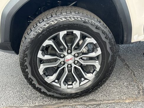 New 2026 GMC Canyon Denali AWD/4WD image 17