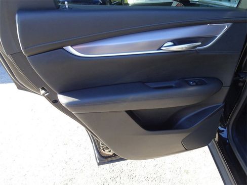 Used 2019 Cadillac XT5 Premium Luxury image 16