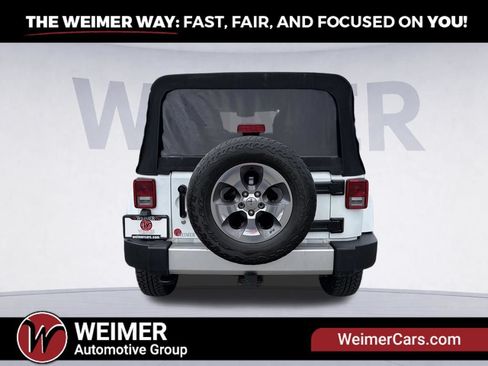 Used 2017 Jeep Wrangler Unlimited Sahara AWD/4WD image 4