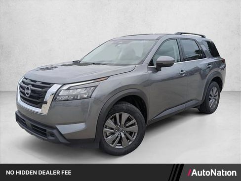 Used 2025 Nissan Pathfinder SV FWD image 1
