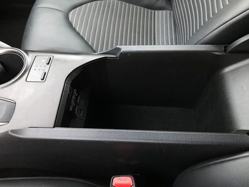 Used 2022 Toyota Camry SE image 13