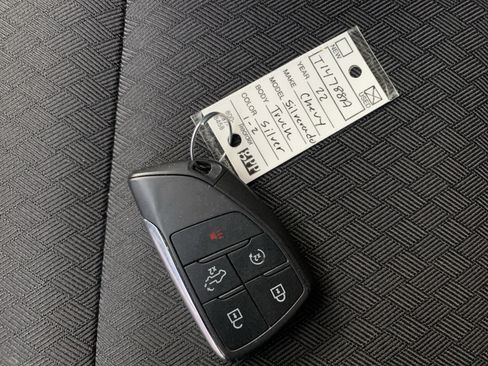 Used 2022 Chevrolet Silverado 1500 Custom image 37