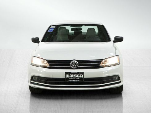 Used 2016 Volkswagen Jetta Sport image 8