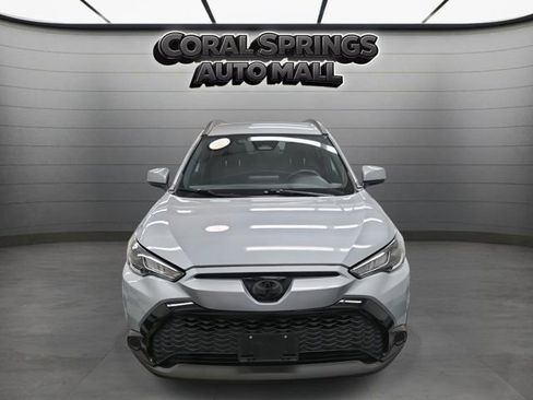 Used 2024 Toyota Corolla Cross SE image 2