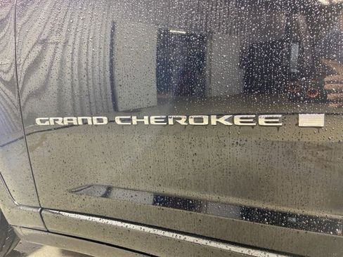 Used 2022 Jeep Grand Cherokee L Overland w/ Luxury Tech Group IV image 4