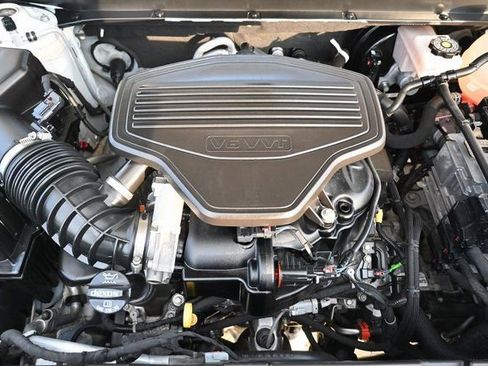 Used 2021 GMC Acadia SLT w/ Technology Package image 16