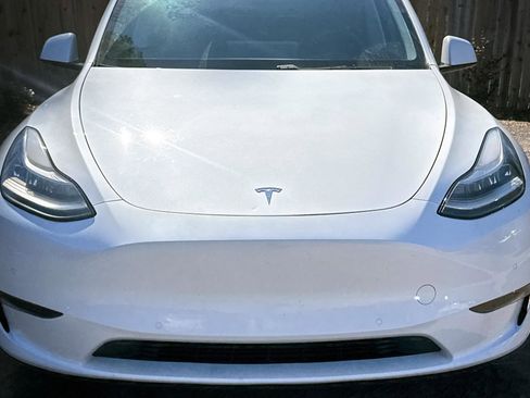 Used 2020 Tesla Model Y Long Range image 19