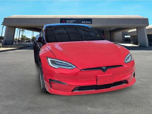Used 2021 Tesla Model S Plaid image 2