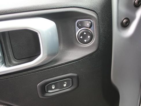 Used 2023 Jeep Wrangler Unlimited Sport AWD/4WD image 15