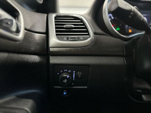 Used 2015 Jeep Grand Cherokee Altitude AWD/4WD image 22