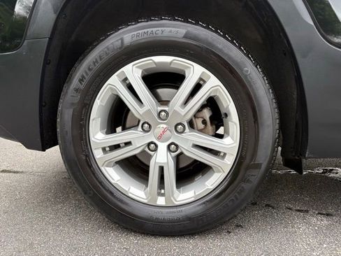 Used 2024 GMC Terrain SLE w/ Driver Convenience Package FWD image 17