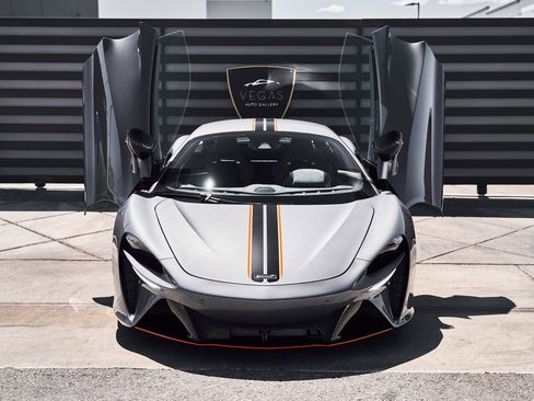 Used 2024 McLaren Artura RWD image 22