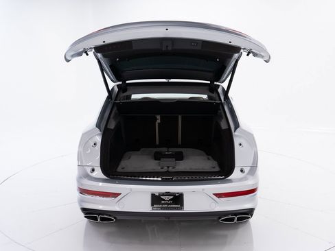 New 2025 Bentley Bentayga V8 image 45