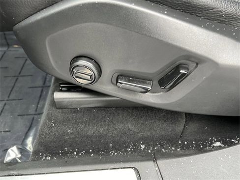 Used 2019 Volvo XC90 T5 Momentum w/ Multimedia Package image 10