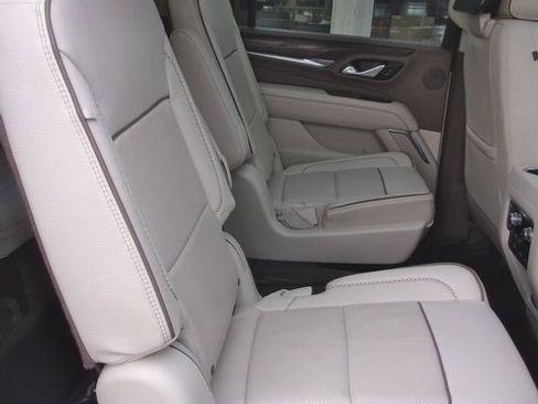 Used 2024 GMC Yukon XL Denali w/ Advanced Technology Package image 41