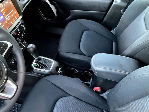 Used 2023 Jeep Renegade Latitude image 15