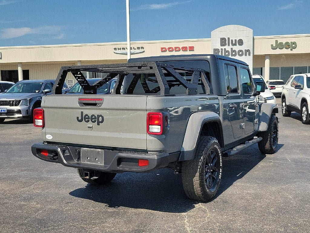 Used 2023 Jeep Gladiator Sport AWD/4WD image 5