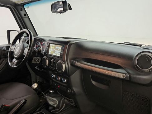 Used 2015 Jeep Wrangler Unlimited Sport w/ Quick Order Package 23S AWD/4WD image 31