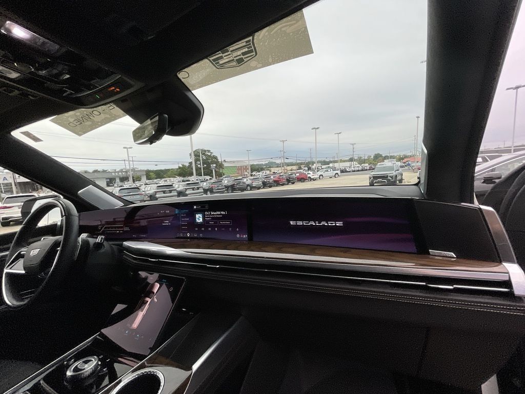 Used 2025 Cadillac Escalade Sport Platinum w/ LPO, ONYX Package AWD/4WD image 28