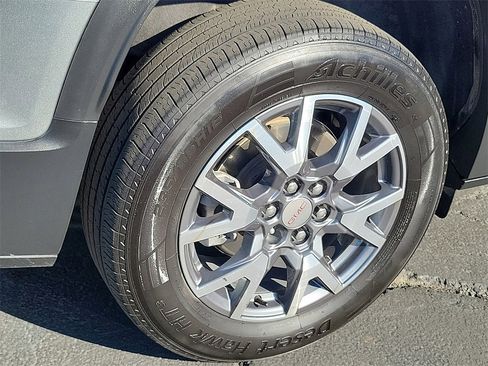 Used 2023 GMC Acadia SLT image 25