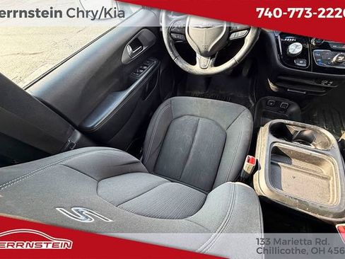 Used 2018 Chrysler Pacifica Touring Plus w/ S Appearance Package FWD image 13