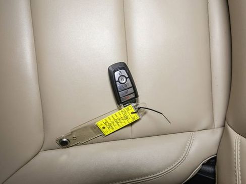 Used 2023 Ford Explorer XLT w/ Equipment Group 202A AWD/4WD image 39