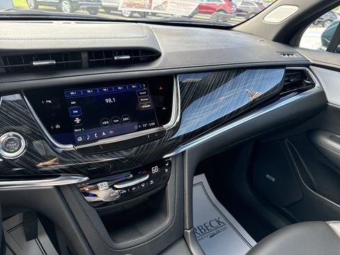 Used 2025 Cadillac XT6 Premium Luxury image 21