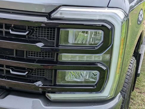 Used 2024 Ford F250 Lariat w/ Black Appearance Package AWD/4WD image 10