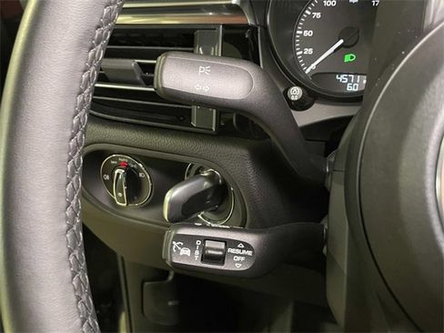 Used 2025 Porsche Macan image 41