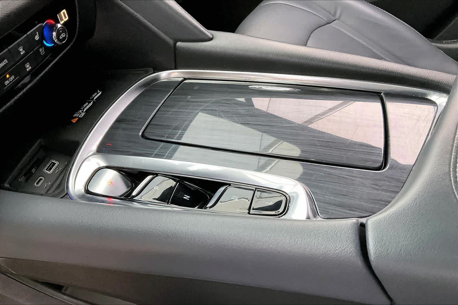 Used 2022 Buick Enclave Premium AWD/4WD image 15