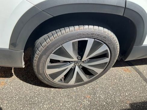 Used 2022 Volkswagen Taos SE image 11