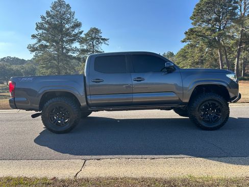 Used 2020 Toyota Tacoma SR5 image 4