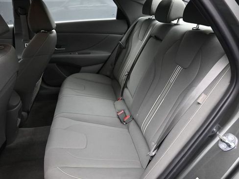 Used 2025 Hyundai Elantra SEL image 17