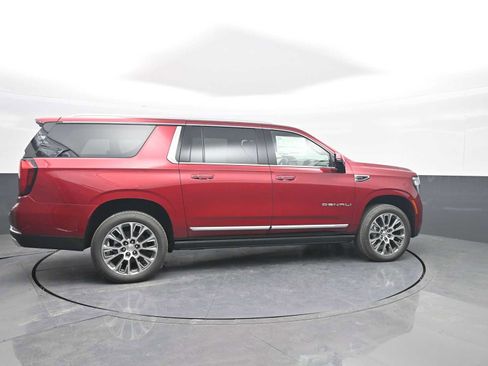 New 2026 GMC Yukon XL Denali w/ Denali Reserve Package AWD/4WD image 9