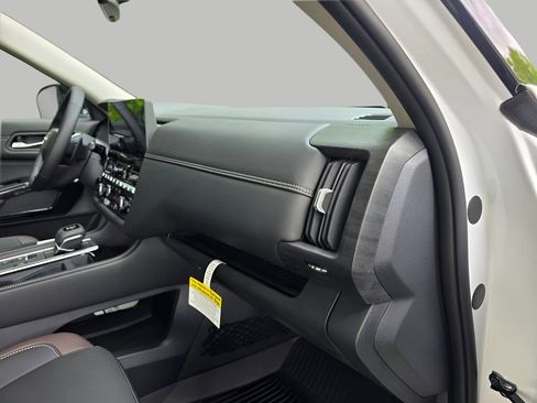 New 2026 Nissan Pathfinder Platinum AWD/4WD image 15