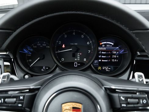 Certified 2026 Porsche Macan AWD/4WD image 14