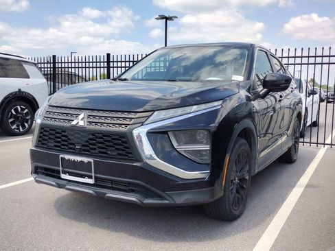 Used 2022 Mitsubishi Eclipse Cross LE image 3