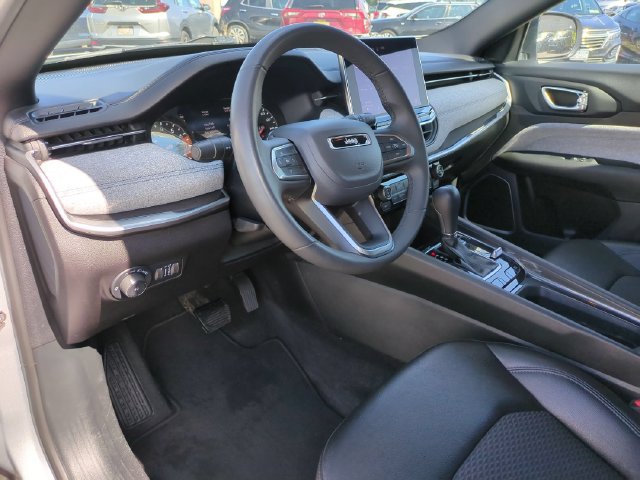 Used 2024 Jeep Compass Latitude AWD/4WD image 8