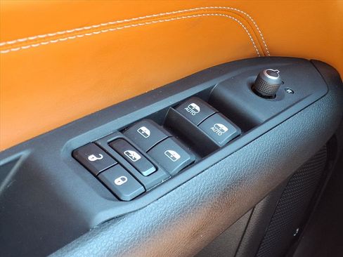 Used 2024 Jeep Compass Limited image 10