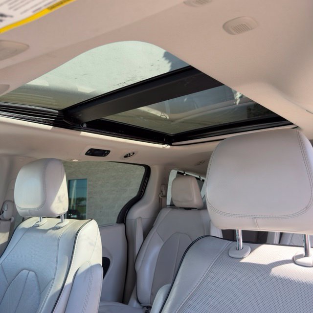 Used 2021 Chrysler Pacifica Limited FWD image 18