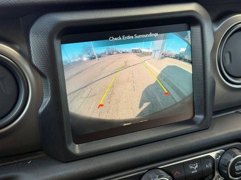 Used 2019 Jeep Wrangler Unlimited Sport S image 24