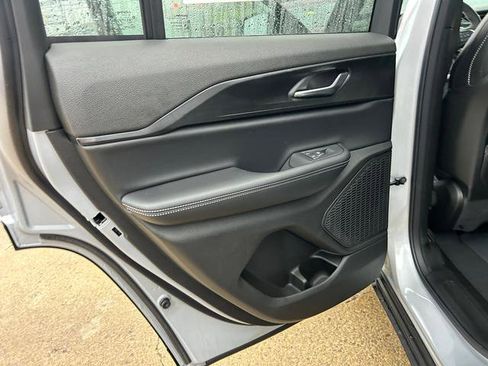 New 2025 Jeep Grand Cherokee 4WD image 9