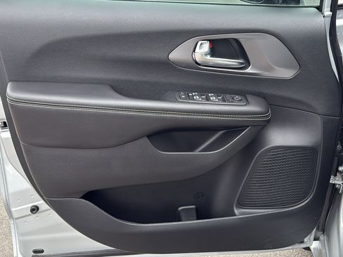 New 2026 Chrysler Voyager LX image 13