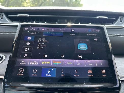 Used 2023 Jeep Grand Cherokee L Limited AWD/4WD image 34