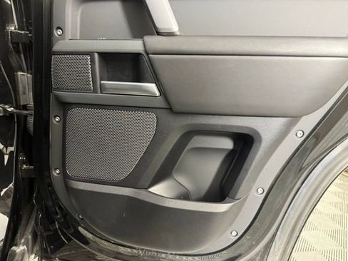 Used 2024 Land Rover Defender 110 X-Dynamic SE image 30